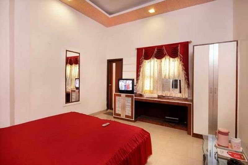 Hotel Mandakini Palace Κανπούρ Εξωτερικό φωτογραφία